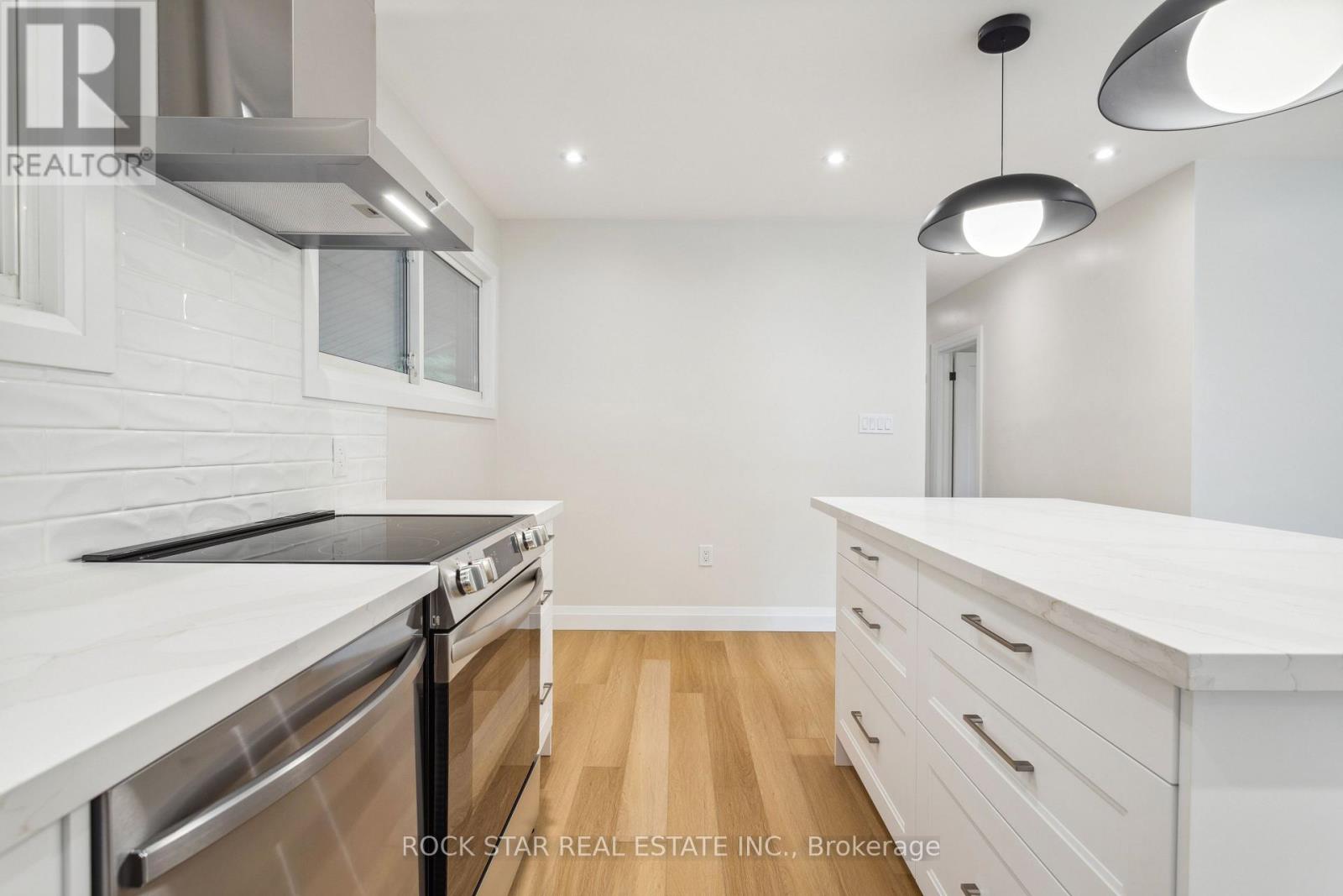 Main - 121 Toby Crescent, Hamilton, Ontario  L8T 2N9 - Photo 4 - X14103426
