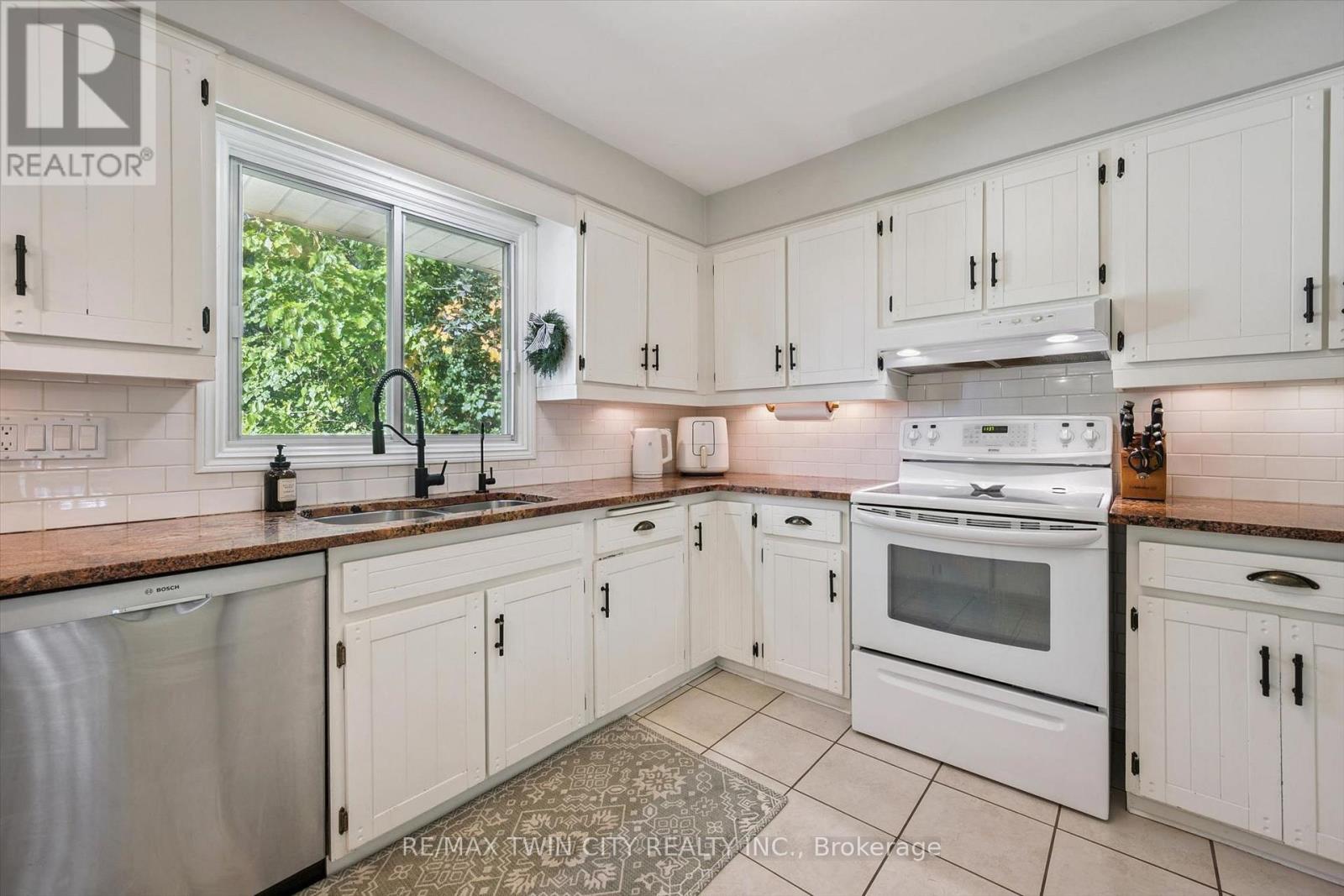 51 Cayley Court, Kitchener, Ontario  N2G 4N8 - Photo 10 - X14103452