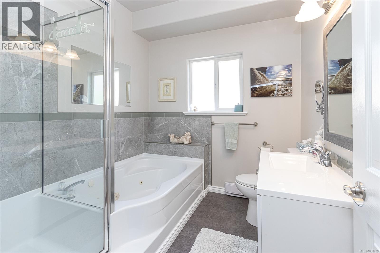 8593 Kingcome Cres