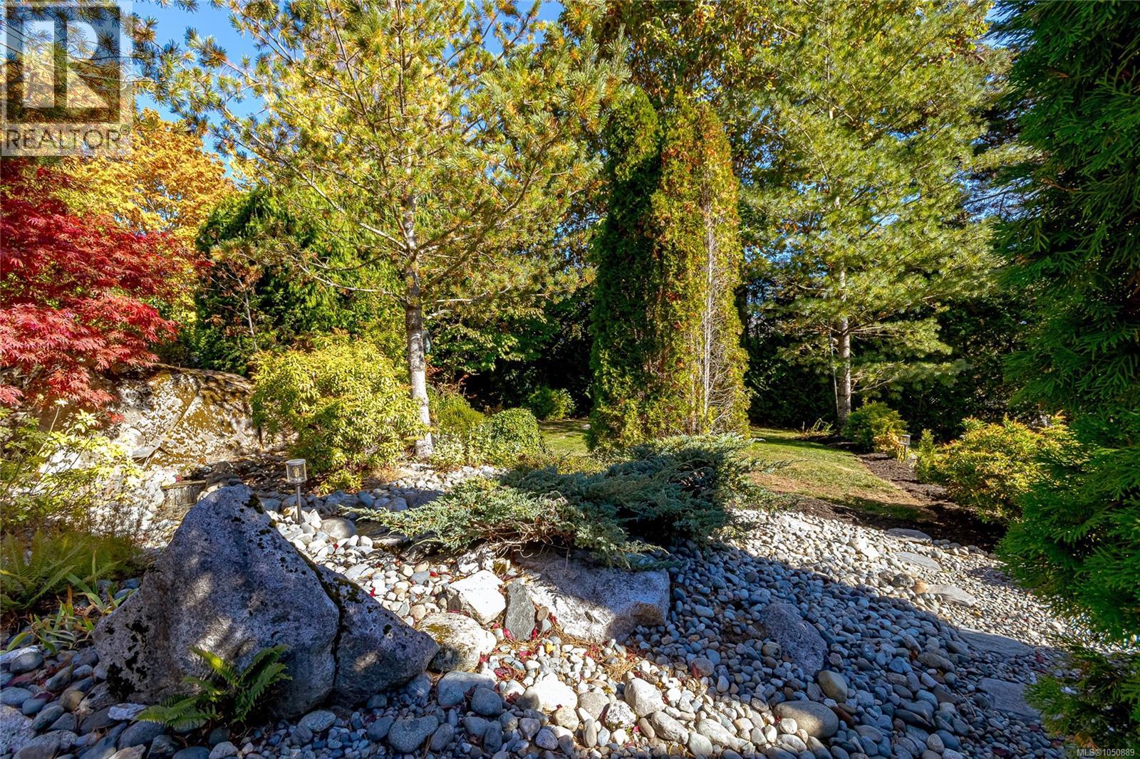 8593 Kingcome Cres