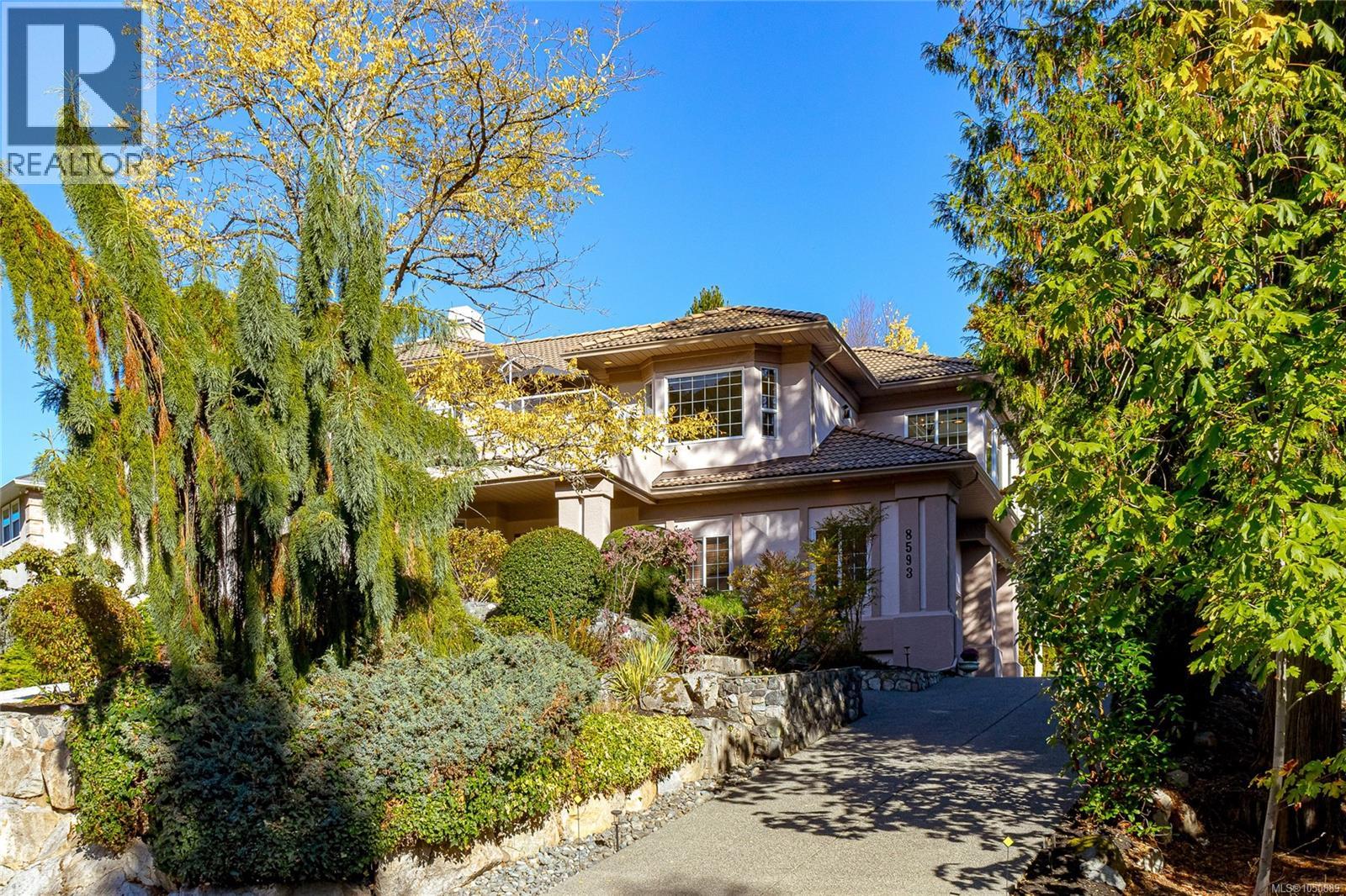 8593 Kingcome Cres