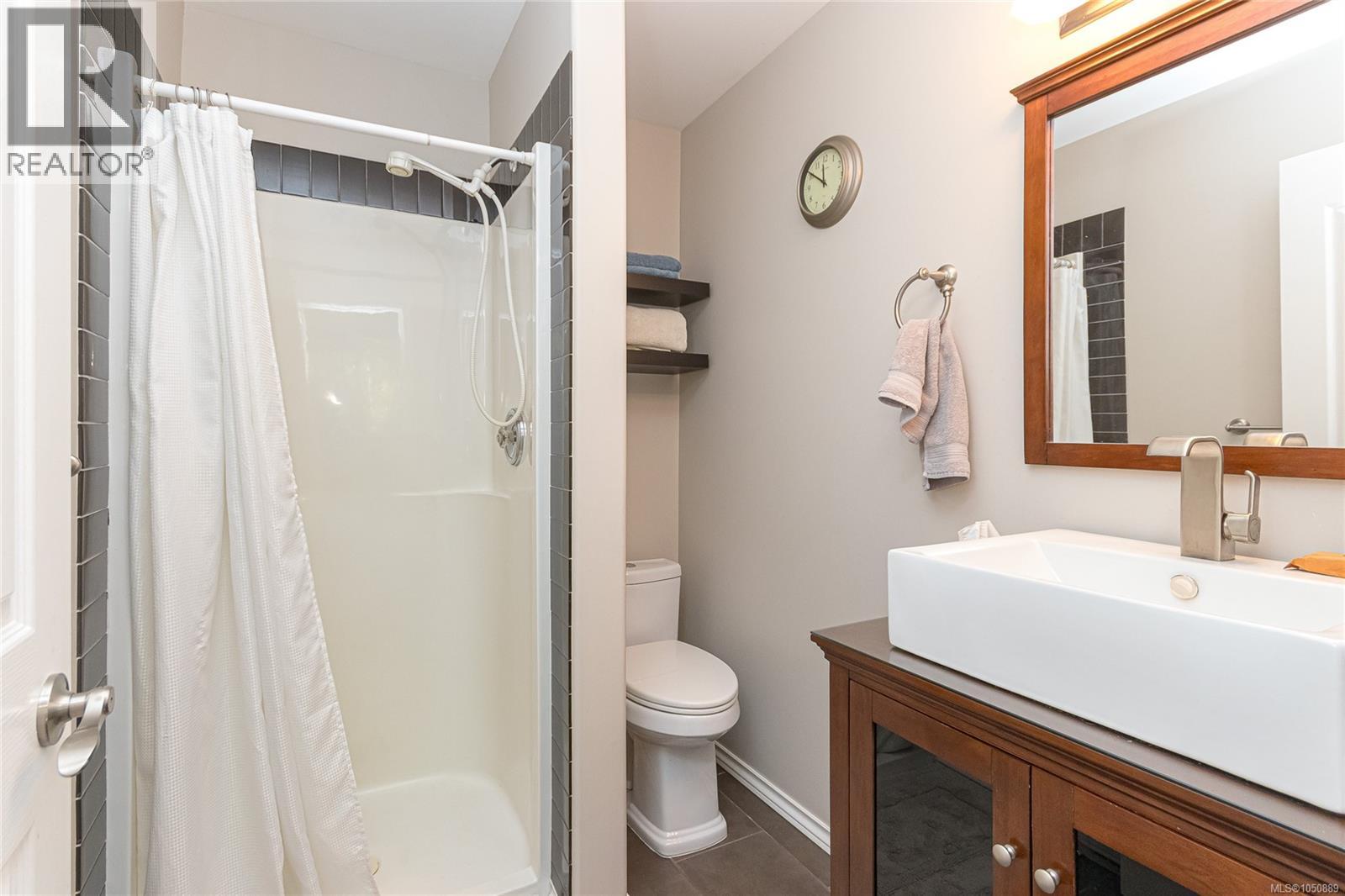 8593 Kingcome Cres