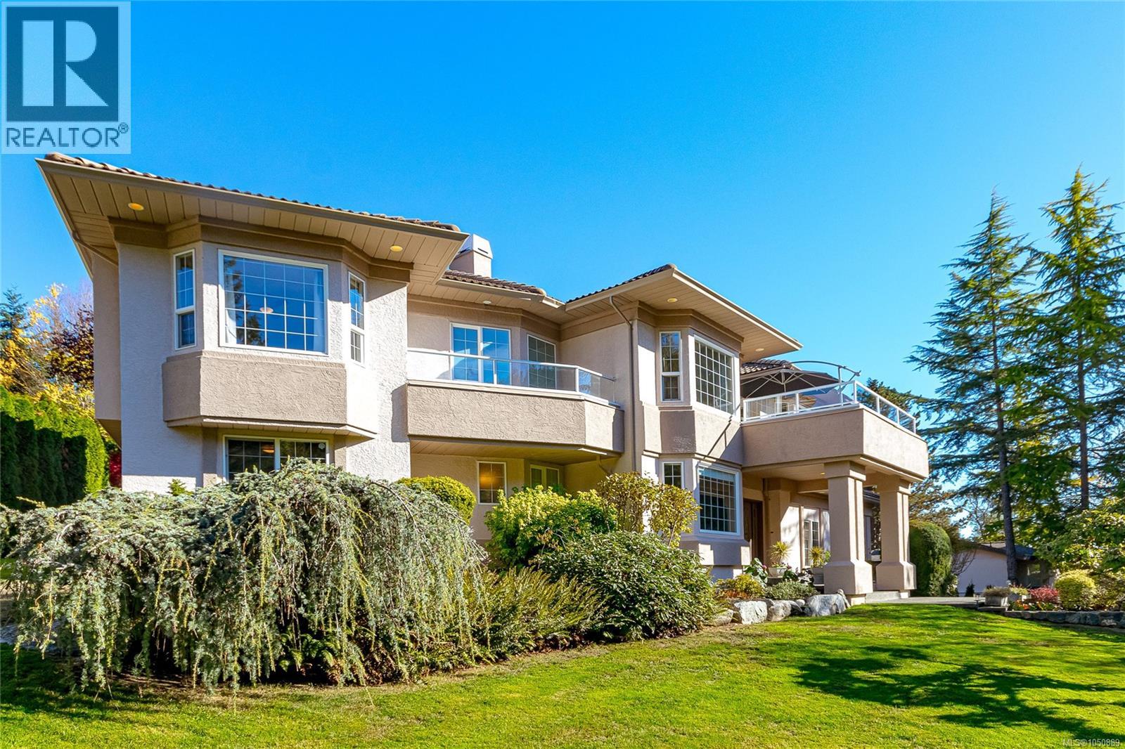 8593 Kingcome Cres
