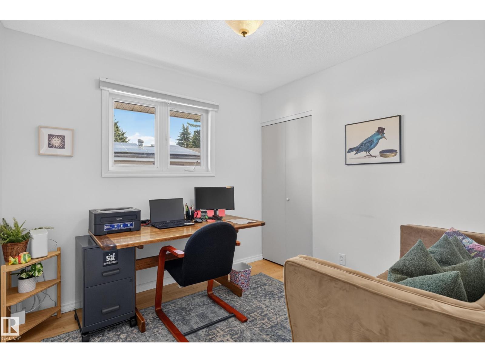6512 94 AV NW