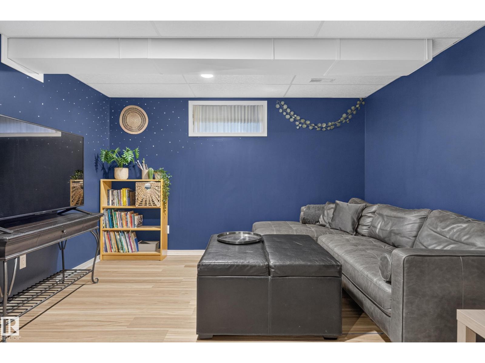 6512 94 AV NW