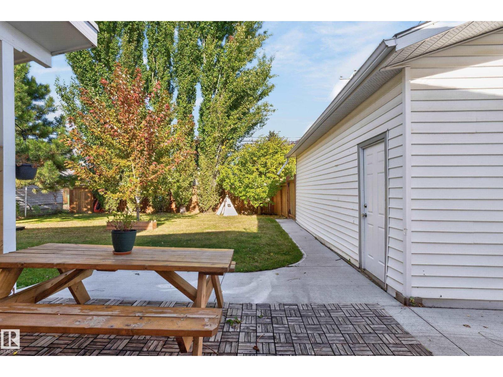 6512 94 AV NW