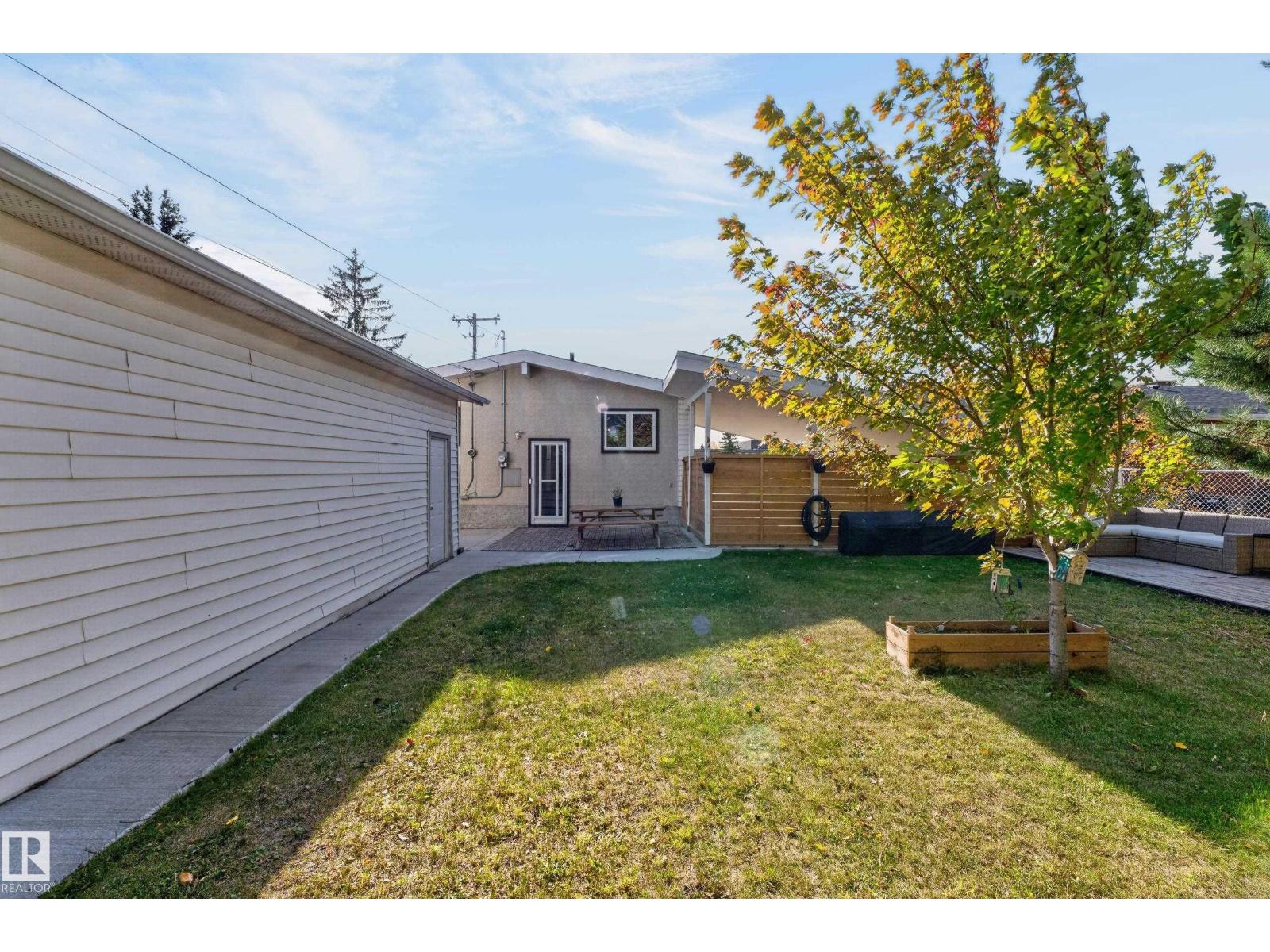 6512 94 AV NW