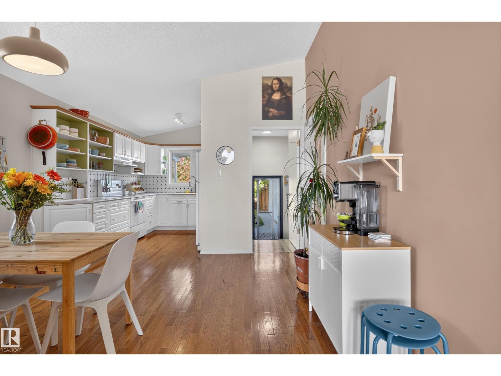 6512 94 AV NW