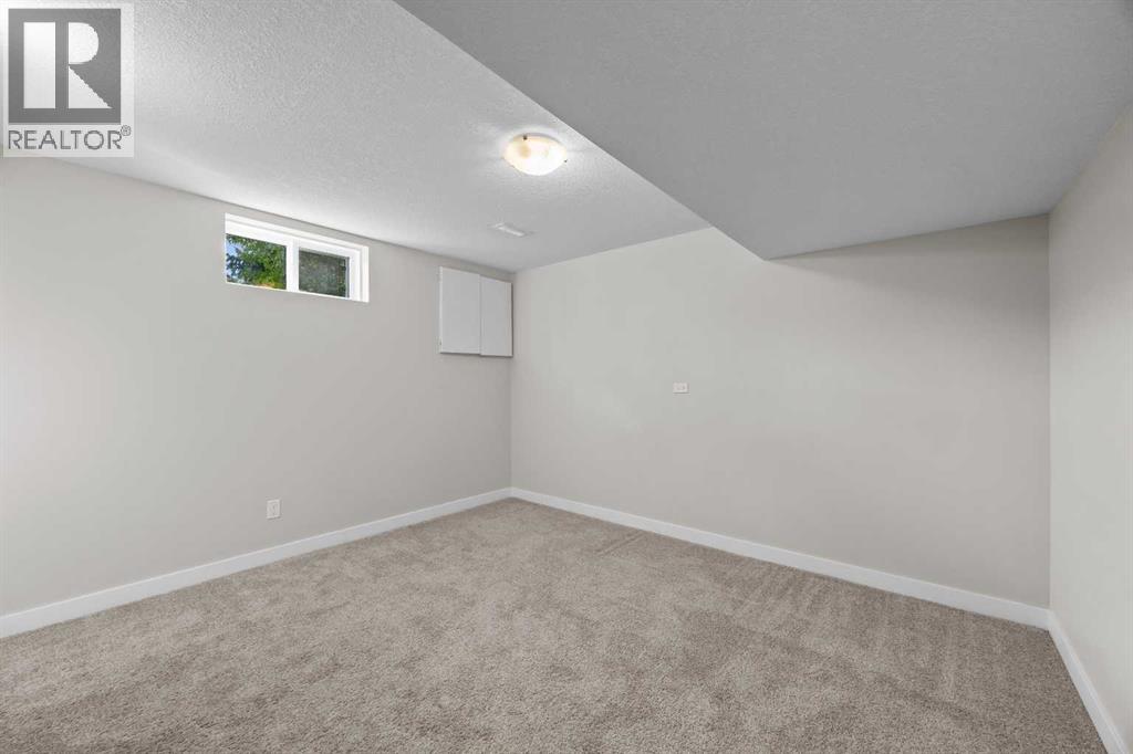 48 Selkirk Drive SW