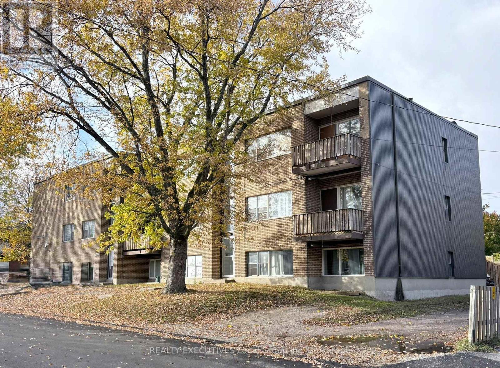 608-618 Lorne Avenue, North Bay (Central), Ontario  P1B 6X2 - Photo 3 - X14103574