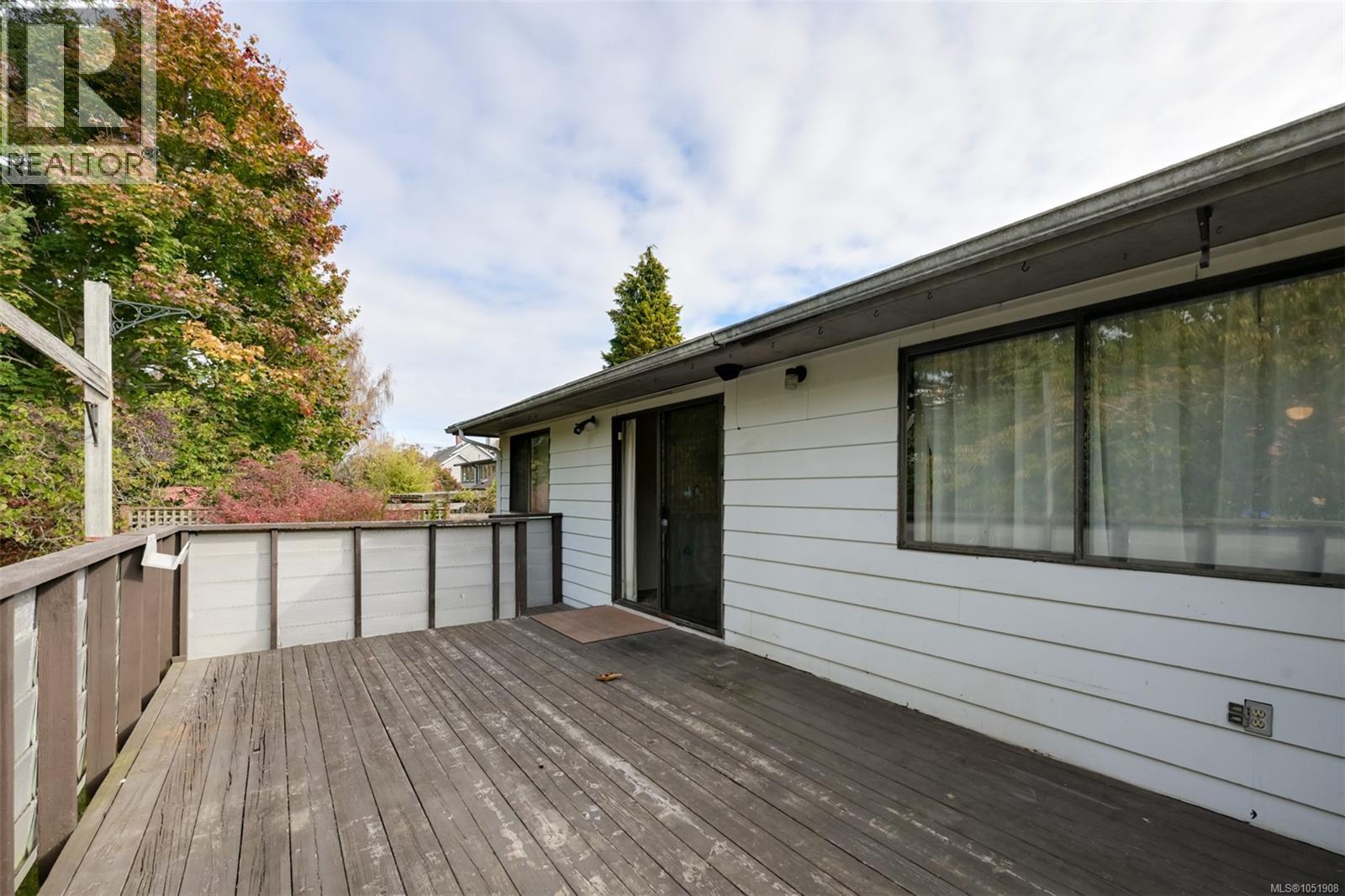 948 Dunsmuir Rd