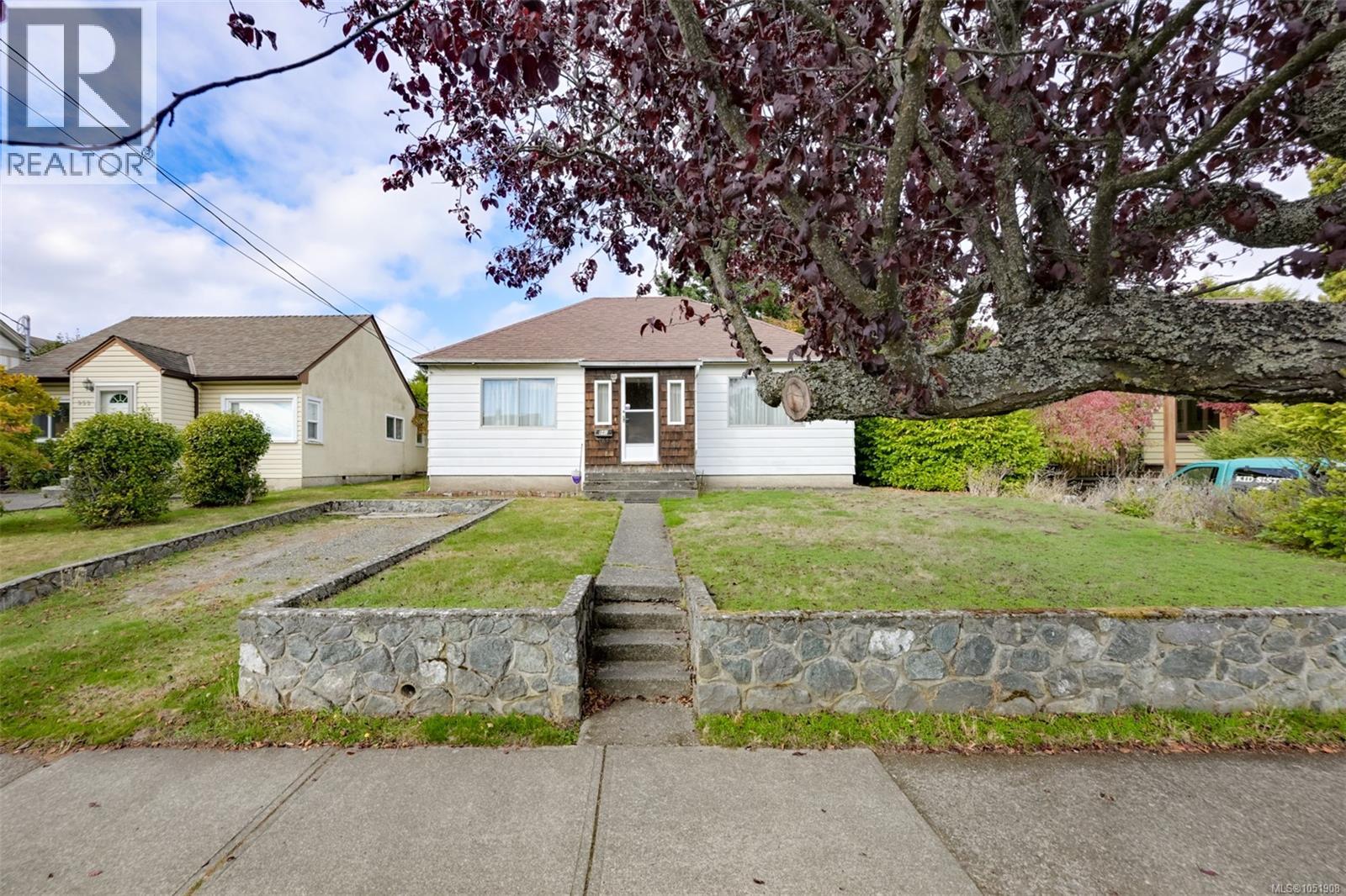 948 Dunsmuir Rd