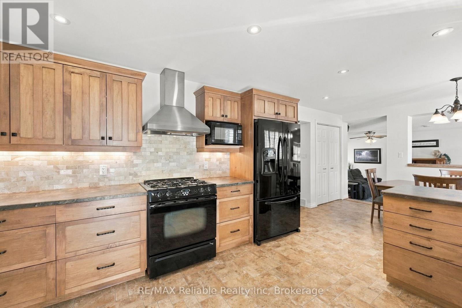 181 Maple Street, Central Huron (Clinton), Ontario  N0M 1L0 - Photo 10 - X14103532