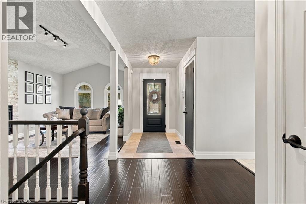 27 Costain Court, Kitchener, Ontario  N2N 3A5 - Photo 4 - 40871247