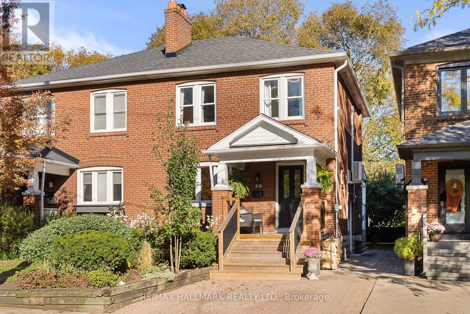 39 THURSTON ROAD, Toronto, Ontario
