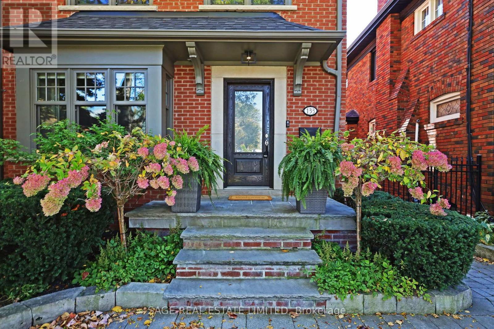 133 Glengrove Avenue W, Toronto, Ontario  M4R 1P1 - Photo 2 - C14103706