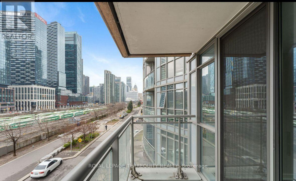 321 - 151 DAN LECKIE WAY
