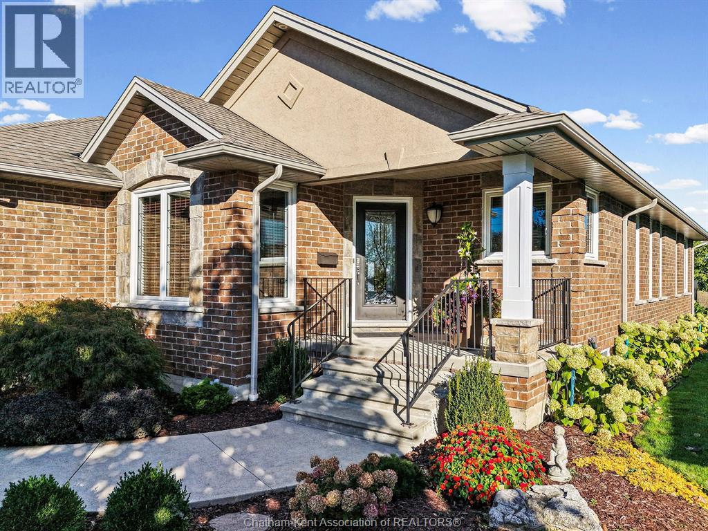 4 Mckee Road, Wallaceburg, Ontario  N8A 5G3 - Photo 2 - 26025427