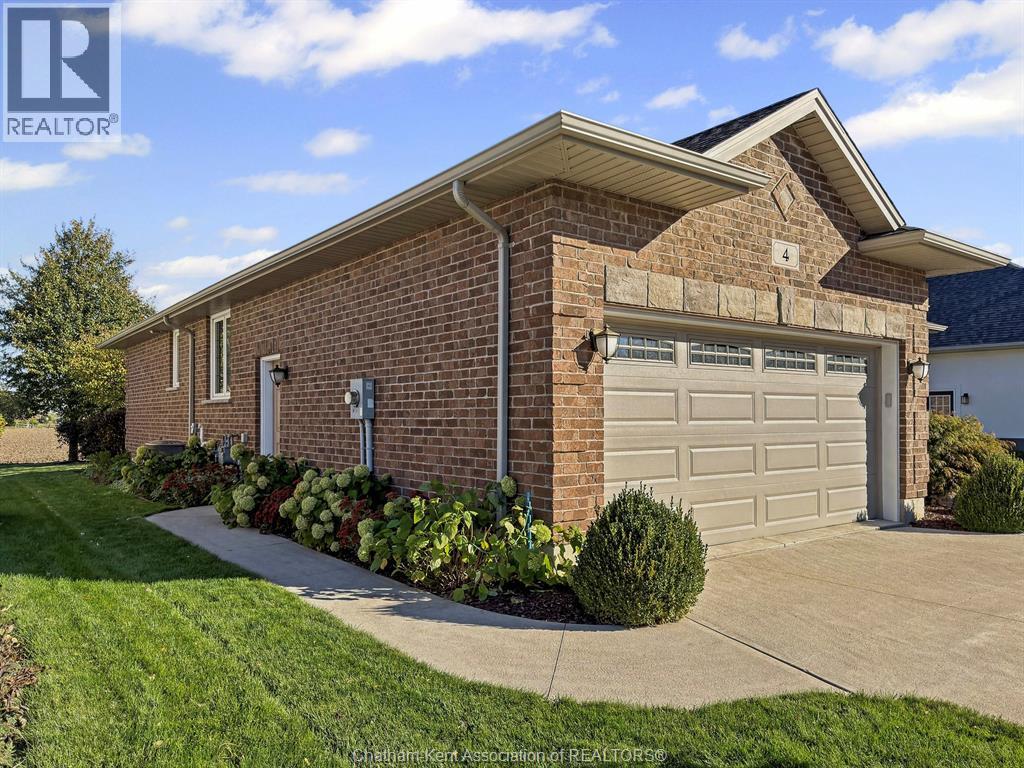 4 Mckee Road, Wallaceburg, Ontario  N8A 5G3 - Photo 3 - 26025427