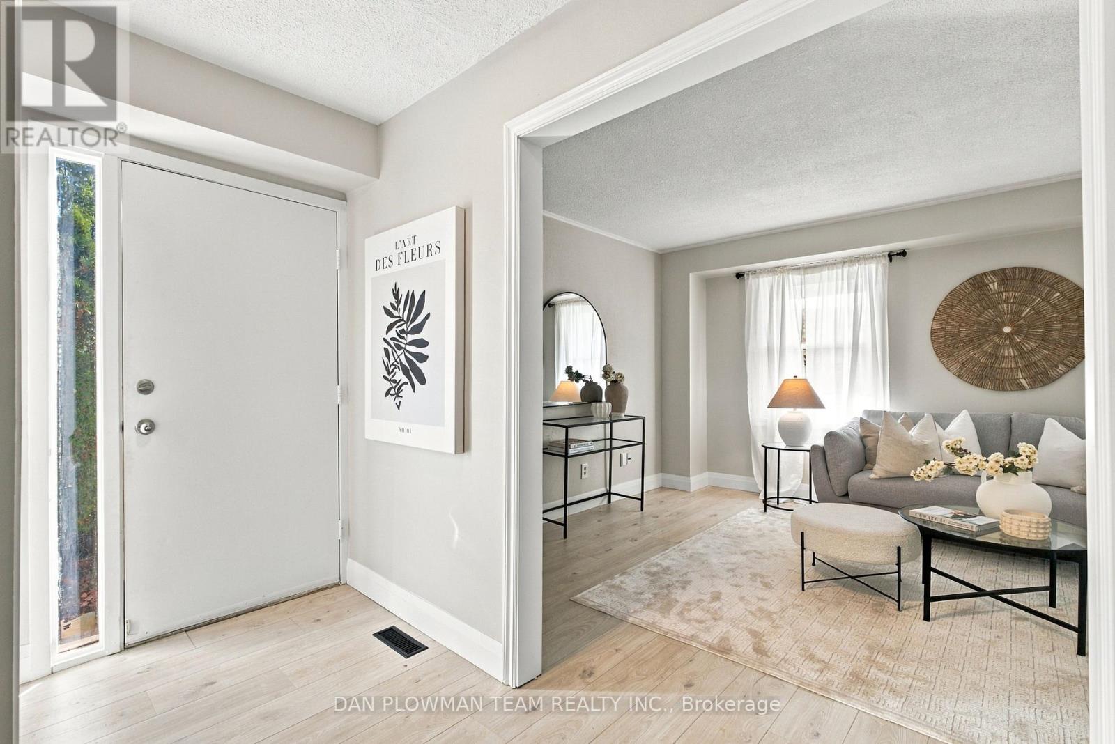 1385 Fenelon Crescent, Oshawa, Ontario  L1J 6G2 - Photo 2 - E14103540
