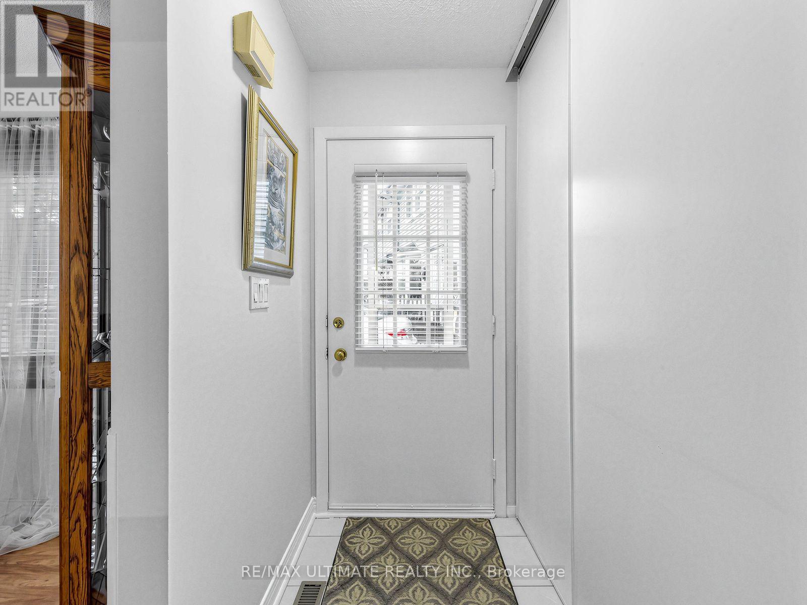375 Calvert Court, Oshawa, Ontario L1J 6X7 - Photo 3 - E14103584