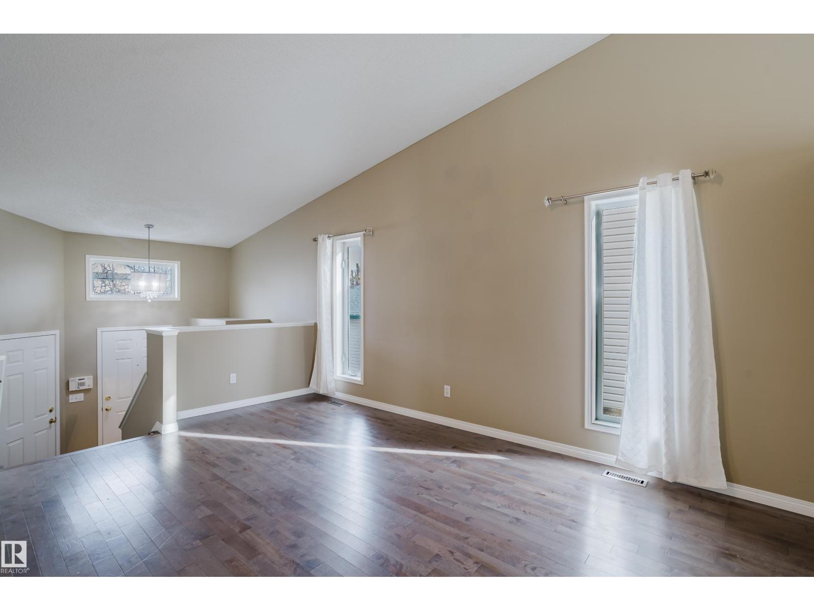 75 LANDSDOWNE DR