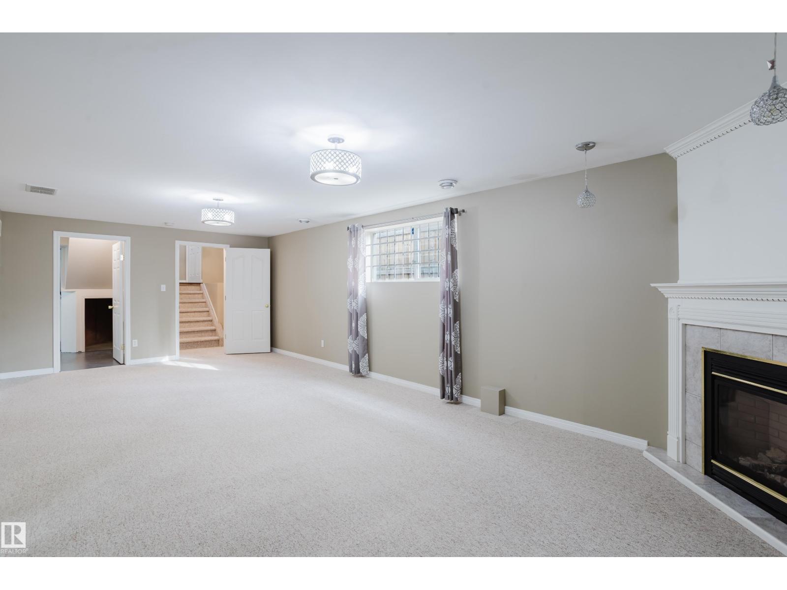 75 LANDSDOWNE DR
