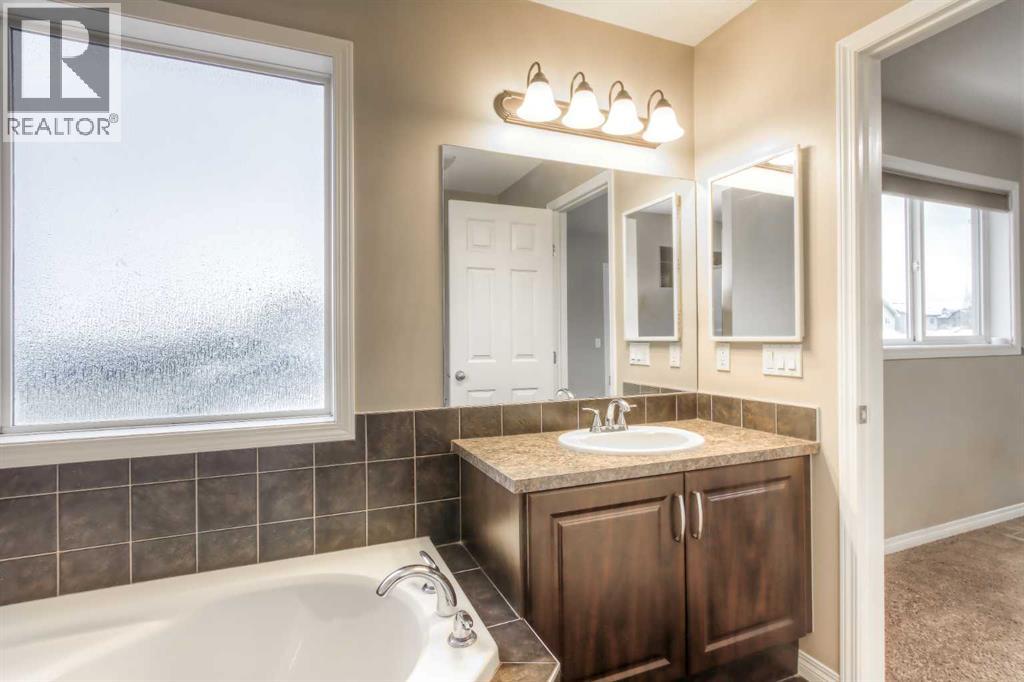 241 Morningside Gardens SW, Airdrie, Alberta  T4B 0K3 - Photo 23 - A2351753