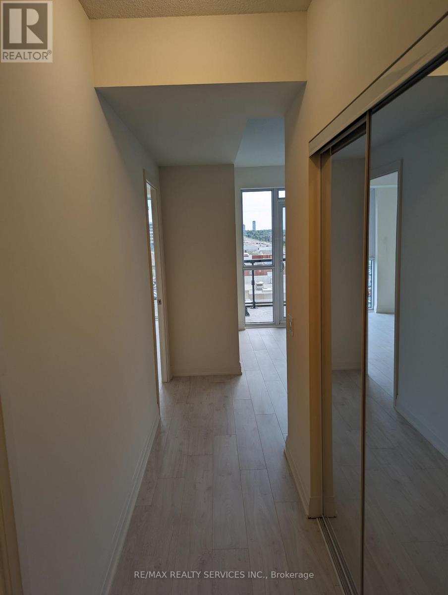 516 - 509 Dundas Street W, Oakville, Ontario  L6M 5P4 - Photo 2 - W14103626