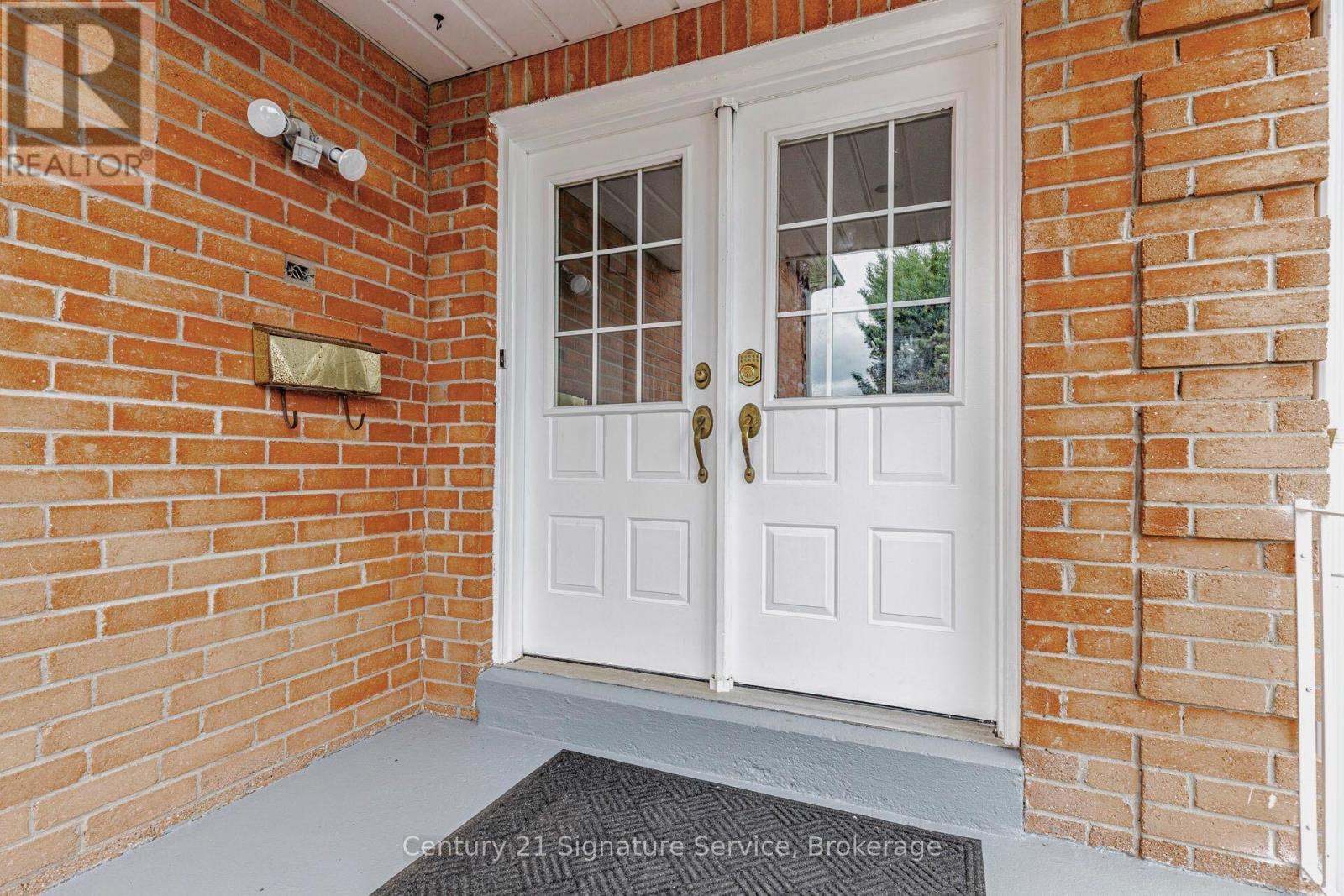 22 Merganser Crescent, Brampton, Ontario  L6W 4E8 - Photo 5 - W14103656