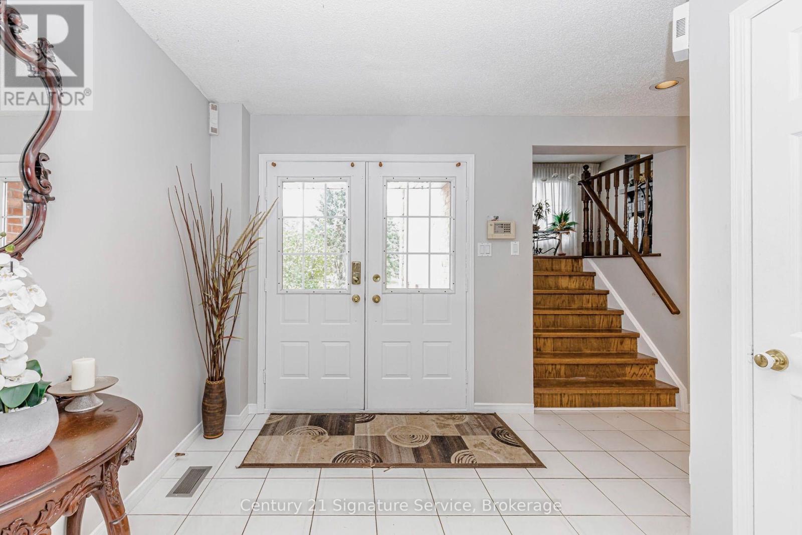 22 Merganser Crescent, Brampton, Ontario  L6W 4E8 - Photo 6 - W14103656