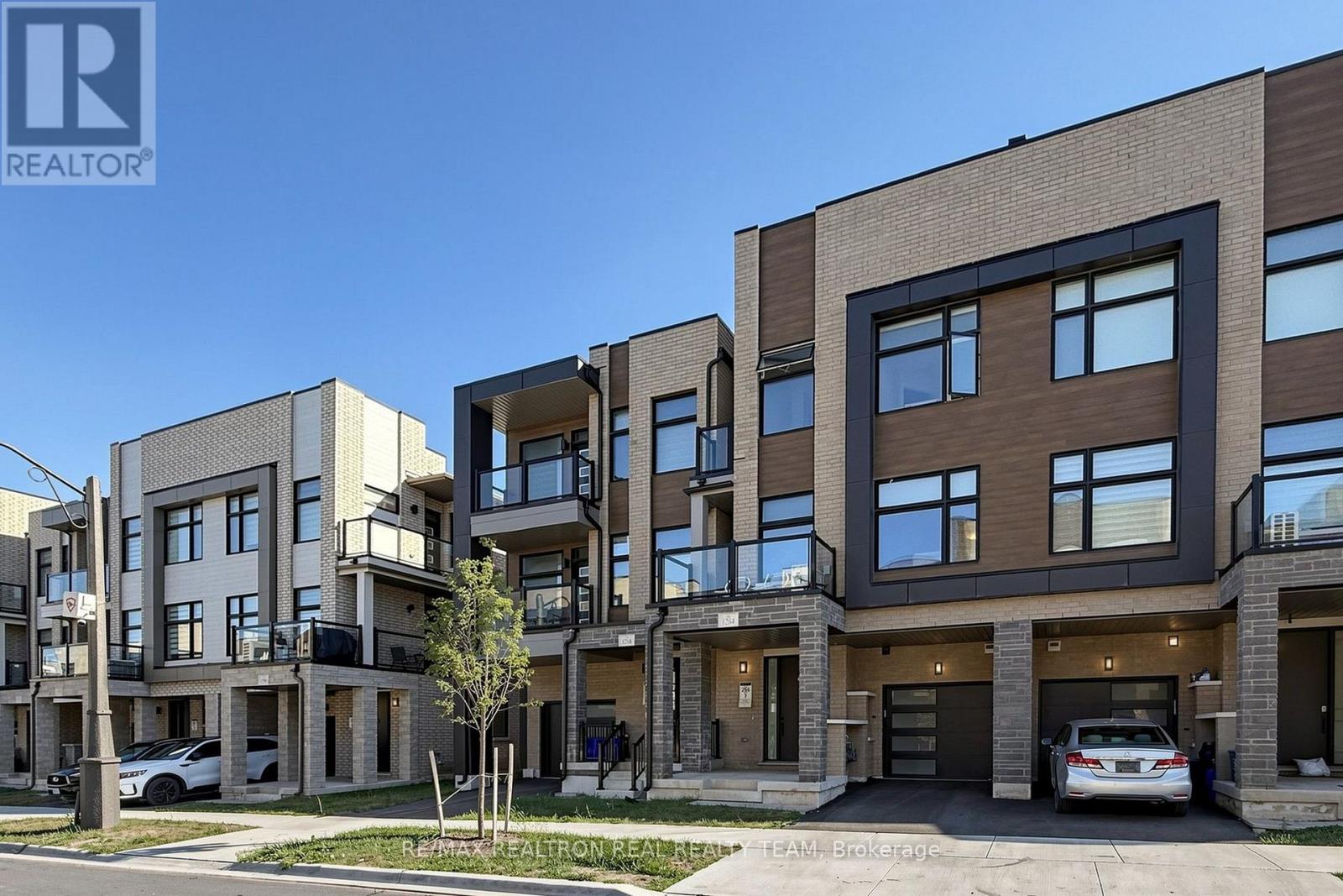 1284 Dempster Lane, Oakville, Ontario  L6H 7Y7 - Photo 3 - W14103690