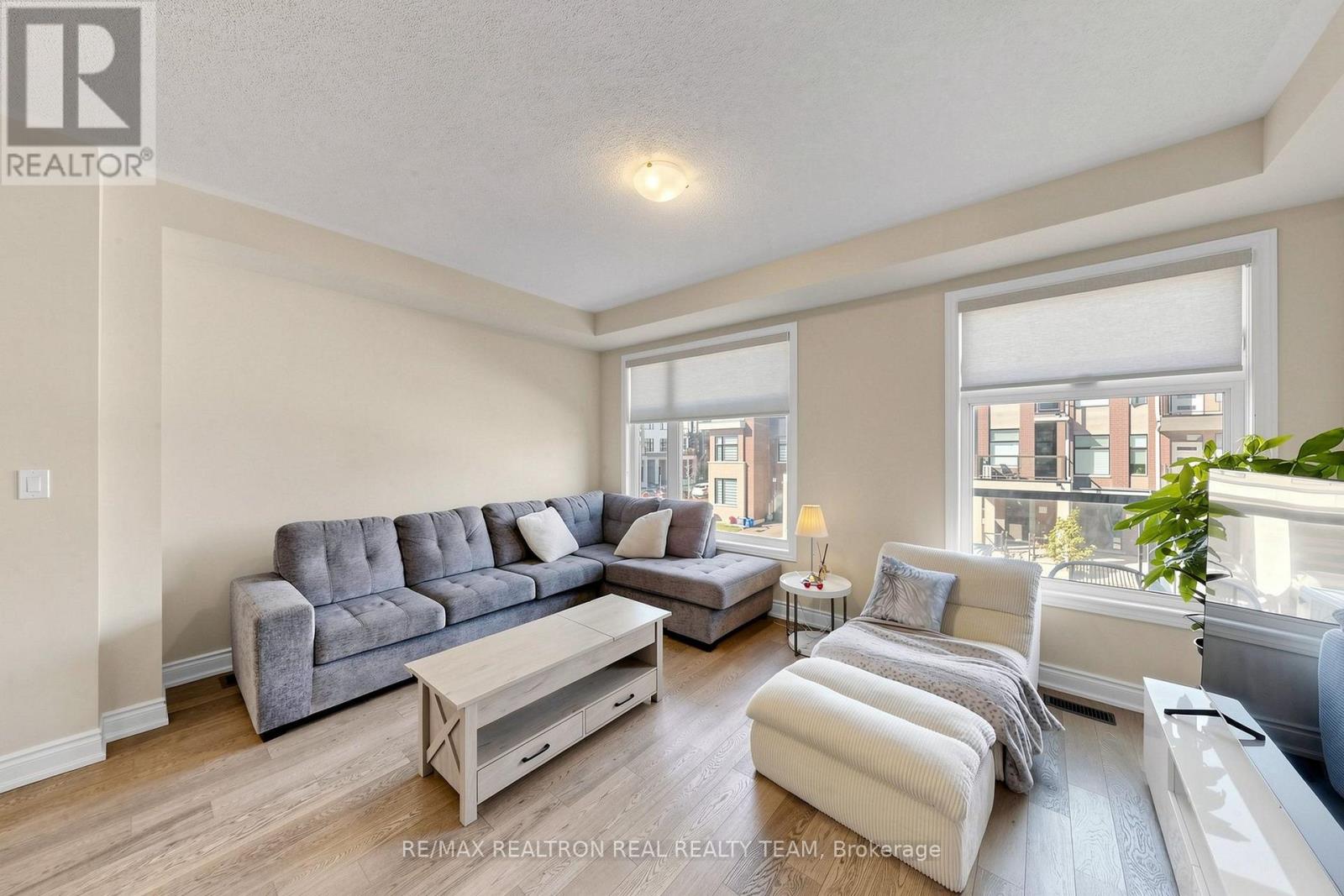 1284 Dempster Lane, Oakville, Ontario  L6H 7Y7 - Photo 8 - W14103690