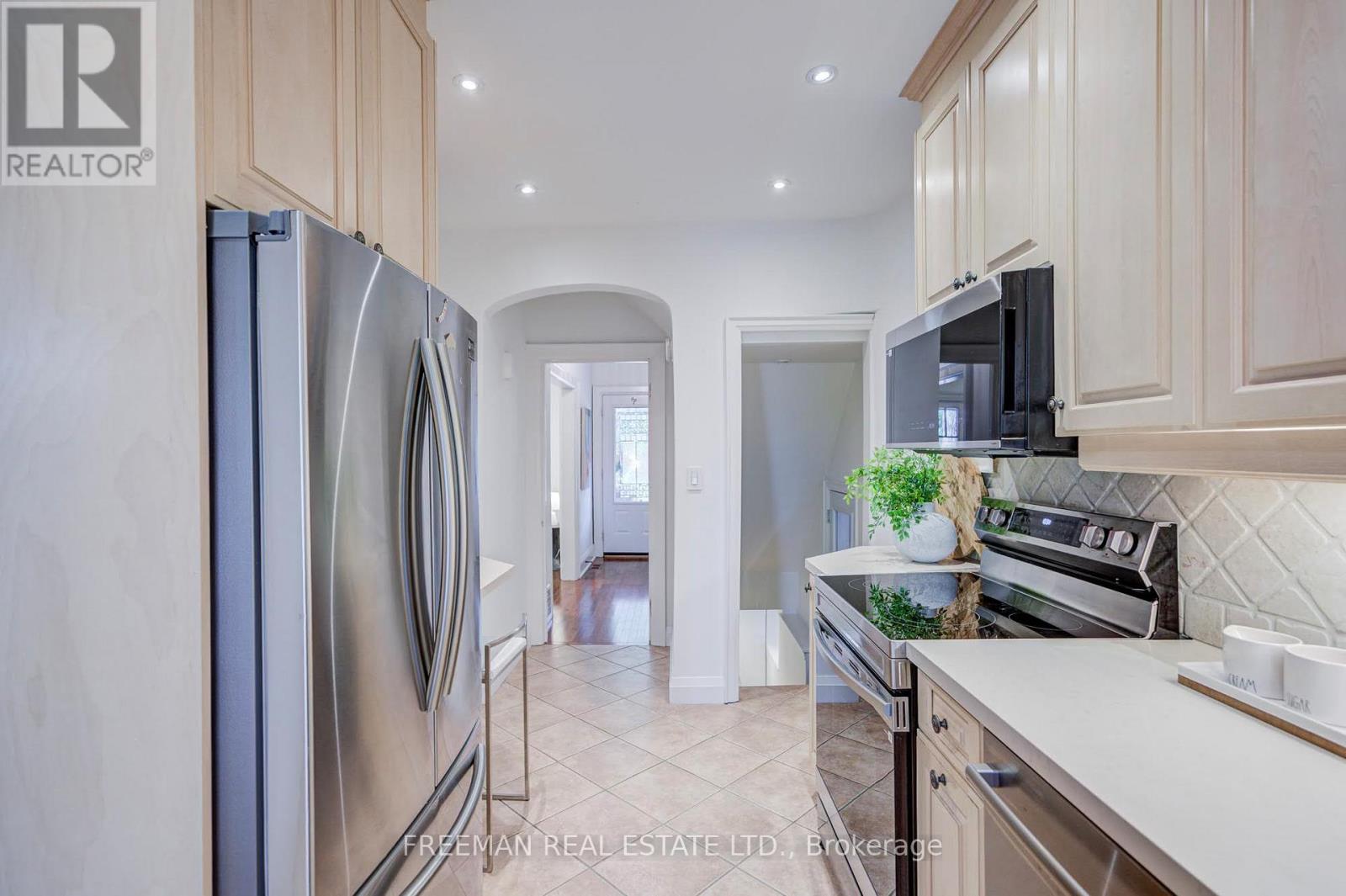 378 Durie Street, Toronto, Ontario  M6S 3G4 - Photo 13 - W14103716