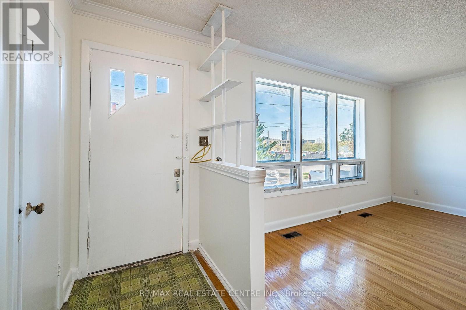 3066 Cook Street, Mississauga, Ontario  L5B 1R1 - Photo 4 - W14095296