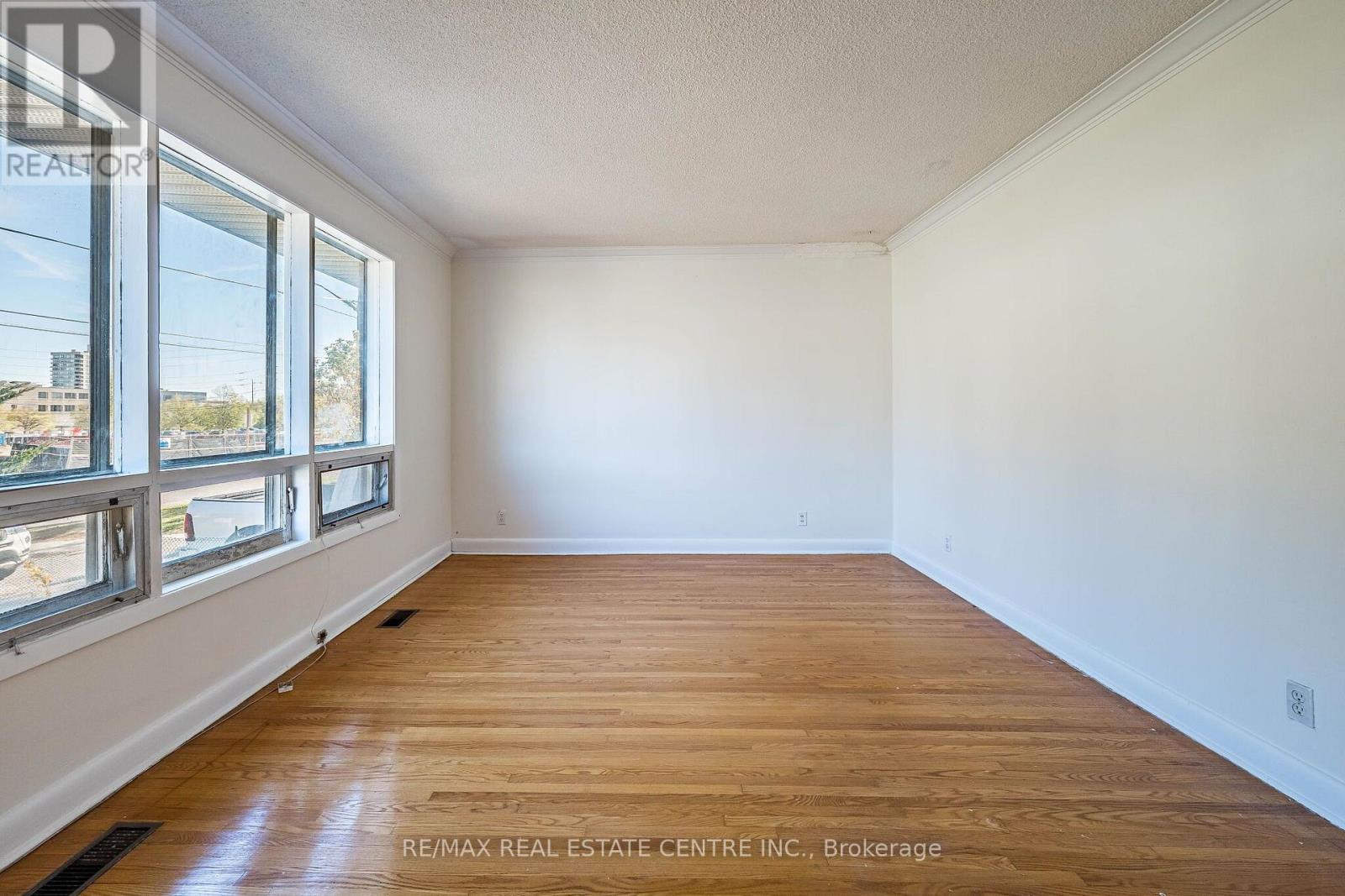 3066 Cook Street, Mississauga, Ontario  L5B 1R1 - Photo 7 - W14095296