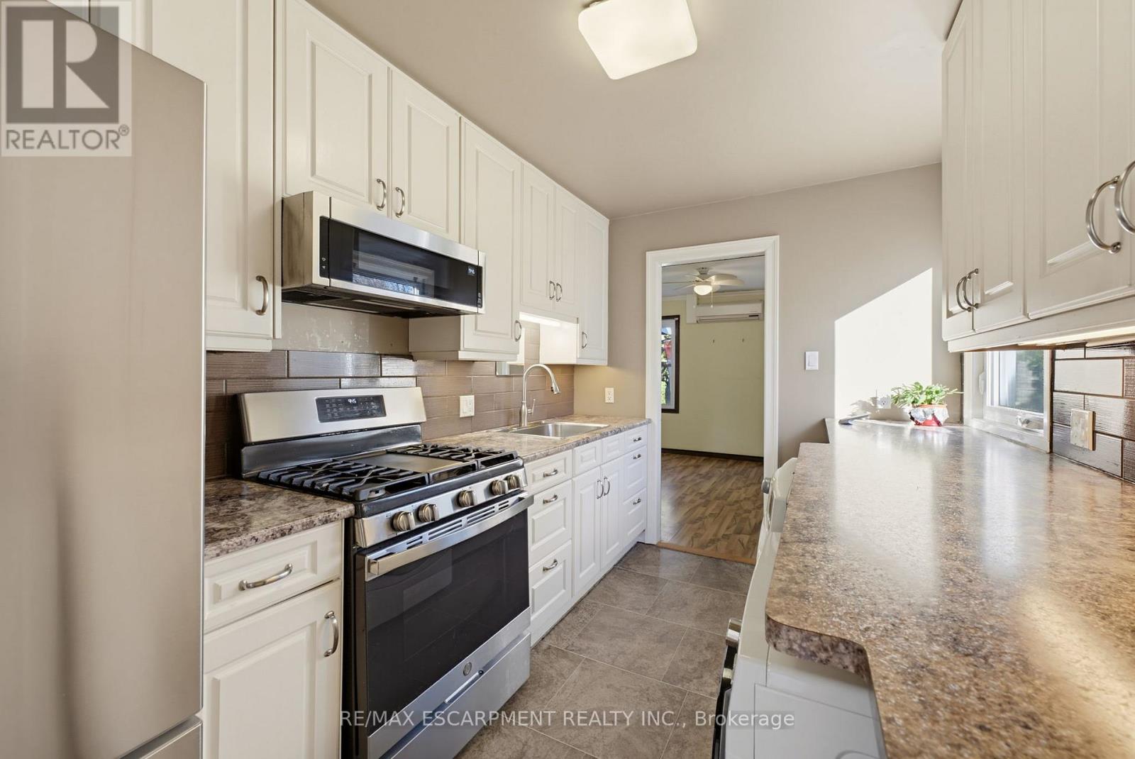 9 Spencer Avenue, Hamilton, Ontario  L9H 1E7 - Photo 7 - X14103734