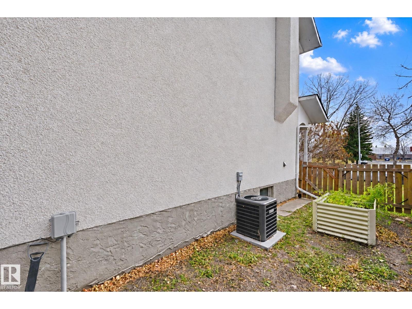 9 AKINS DR