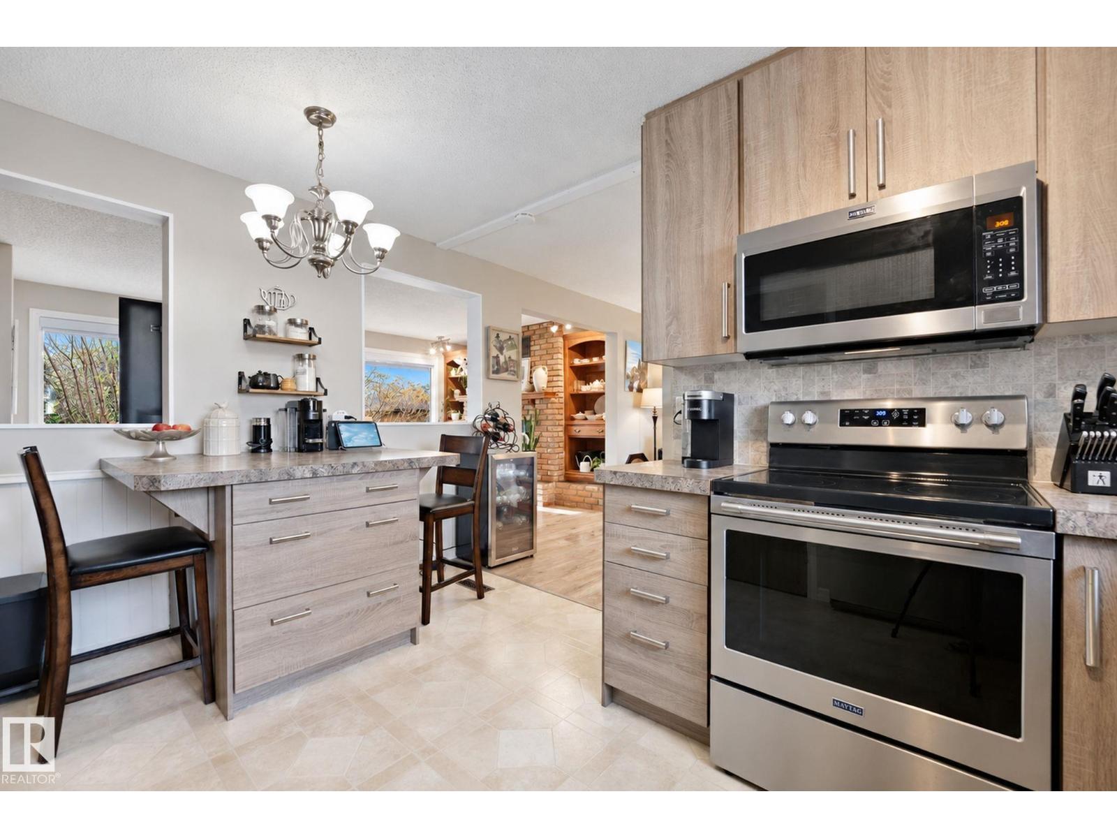 9 AKINS DR