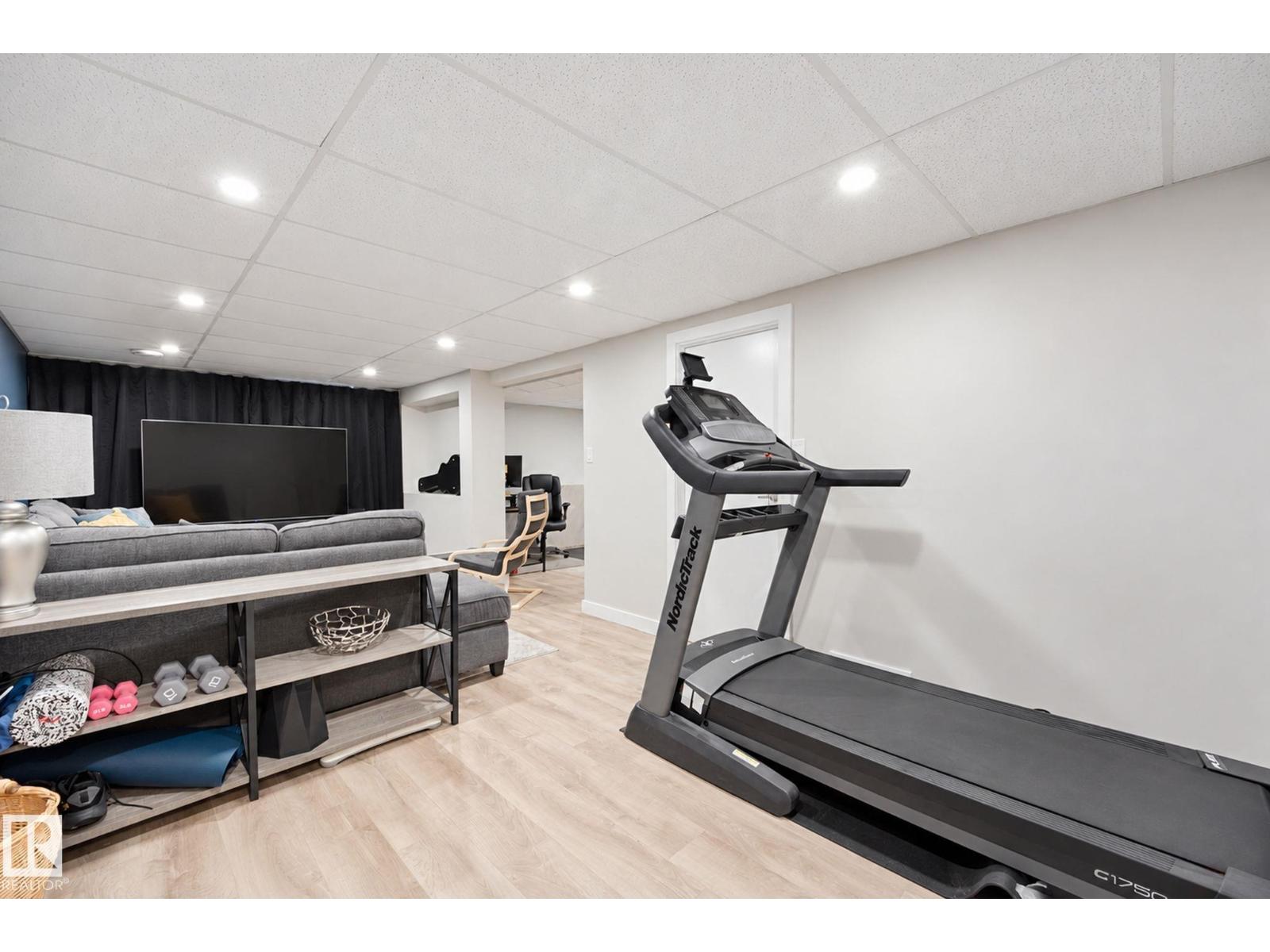 9 AKINS DR