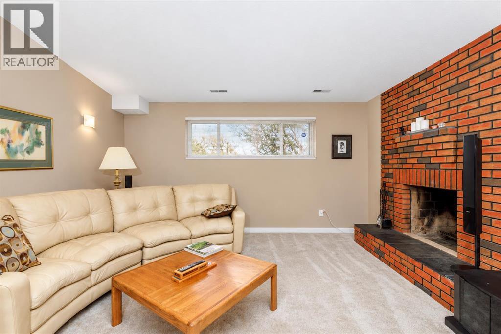 102 Welton Crescent
