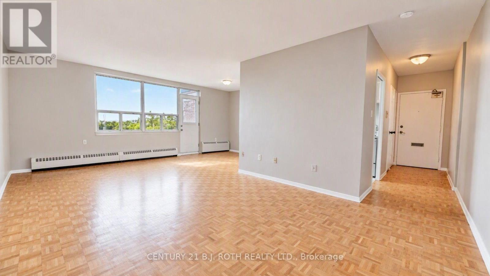 808 - 37 Peel Street, Barrie, Ontario  L4M 3L1 - Photo 2 - S13650392