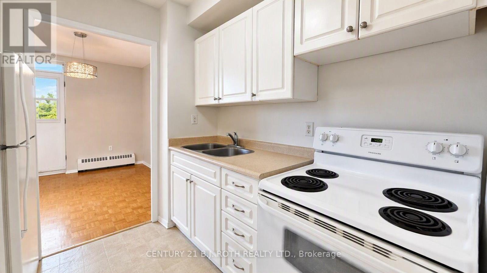 808 - 37 Peel Street, Barrie, Ontario  L4M 3L1 - Photo 3 - S13650392
