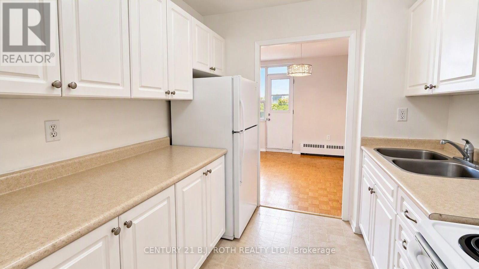 808 - 37 Peel Street, Barrie, Ontario  L4M 3L1 - Photo 5 - S13650392
