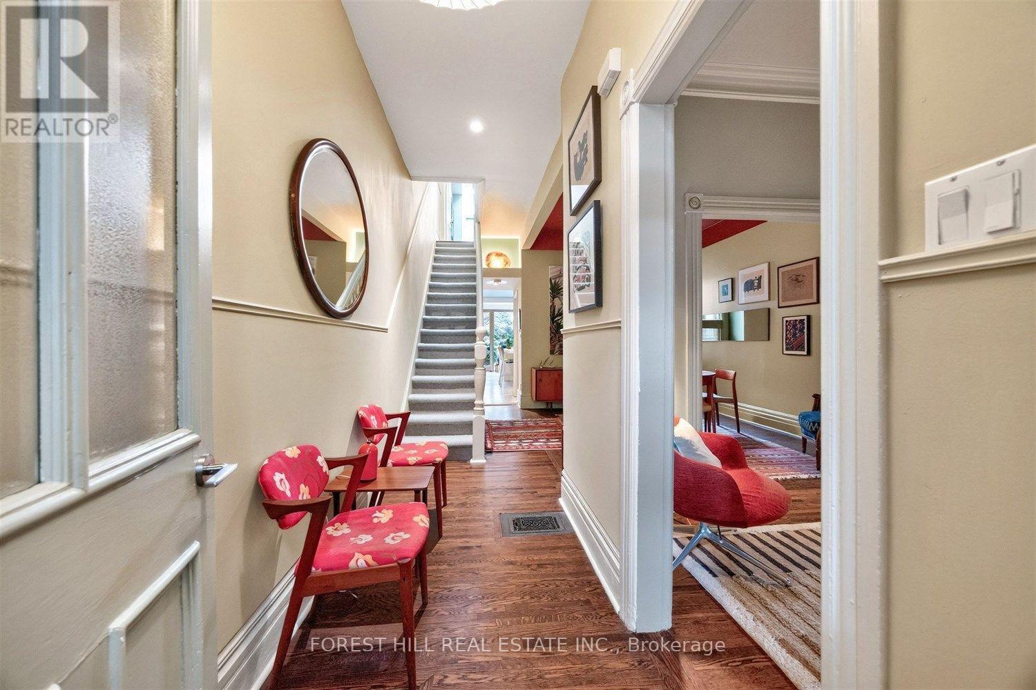44 Russell Street, Toronto, Ontario  M5S 1B7 - Photo 2 - C14082704
