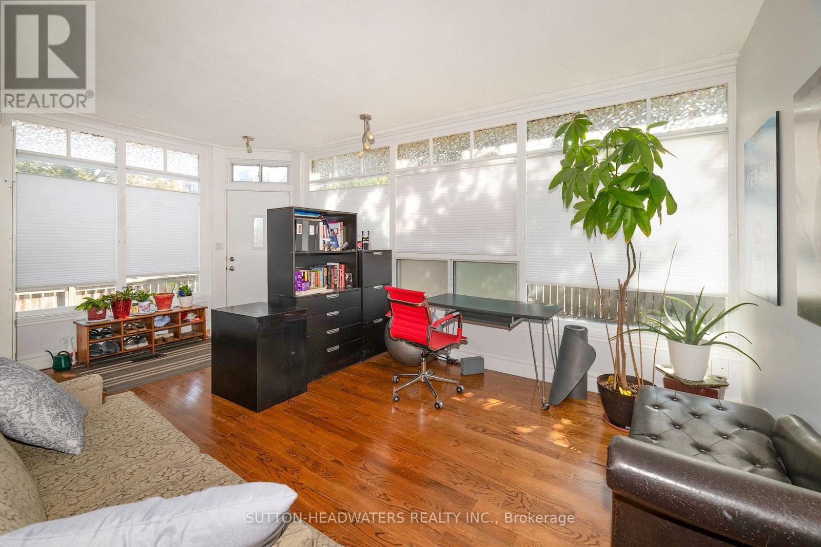 106 Barton Avenue, Toronto, Ontario  M6G 1P9 - Photo 11 - C14103808