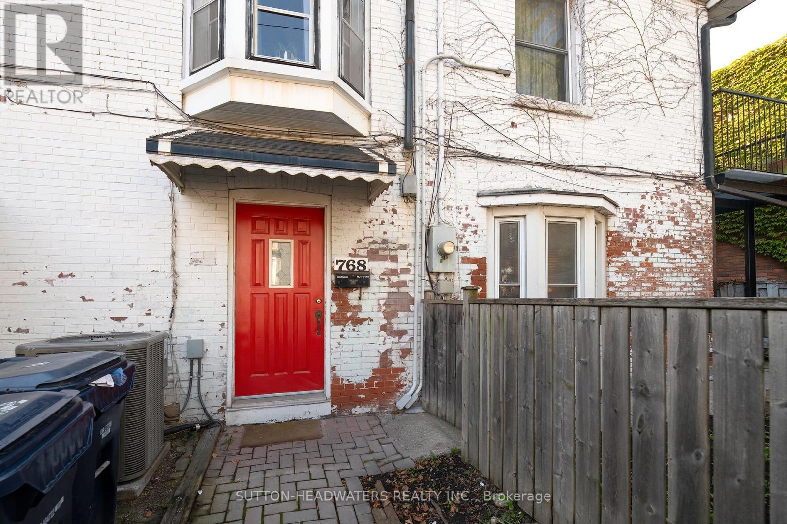 106 Barton Avenue, Toronto, Ontario  M6G 1P9 - Photo 17 - C14103808