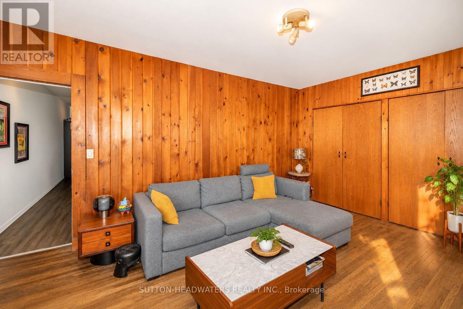 106 Barton Avenue, Toronto, Ontario  M6G 1P9 - Photo 19 - C14103808