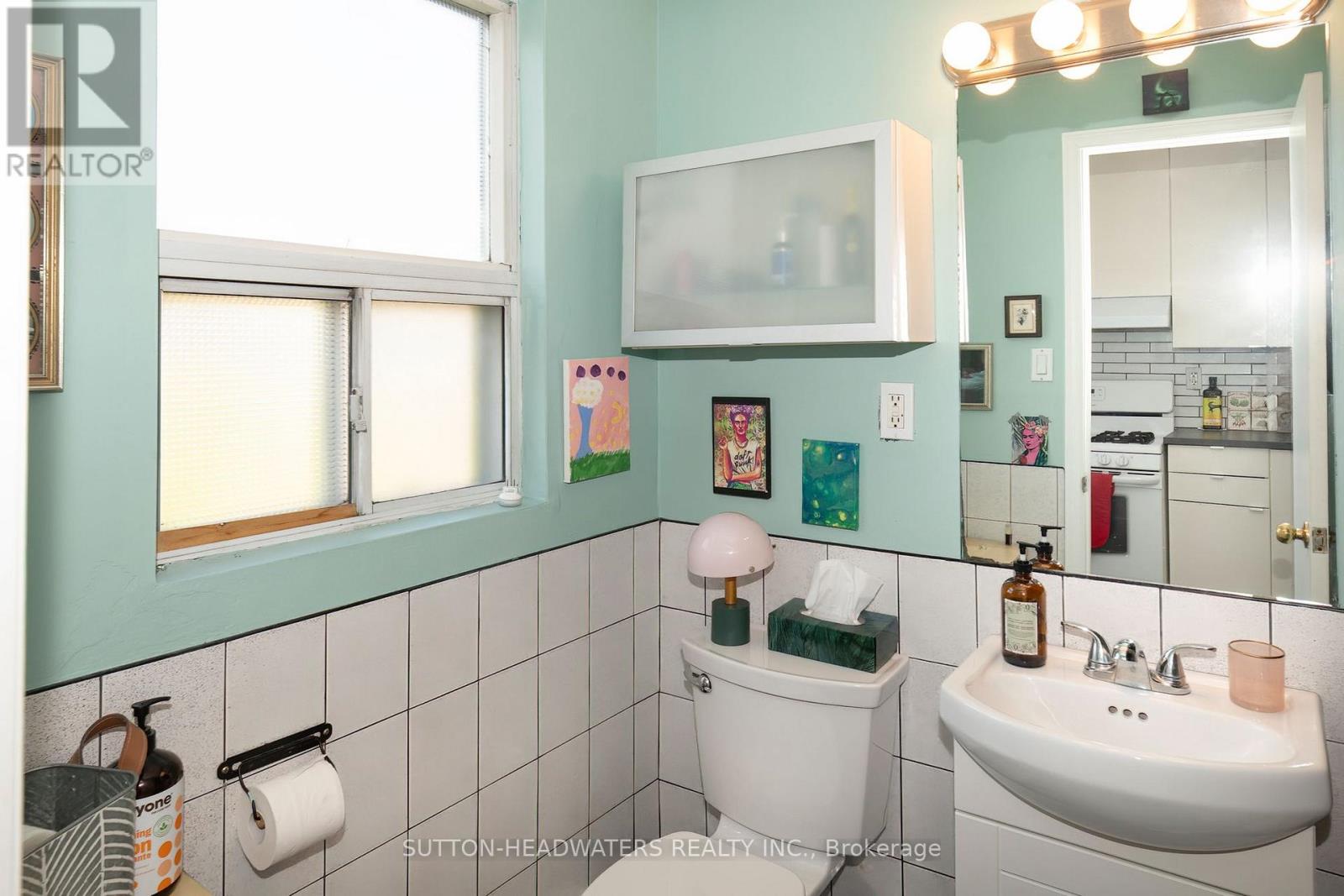 106 Barton Avenue, Toronto, Ontario  M6G 1P9 - Photo 38 - C14103808