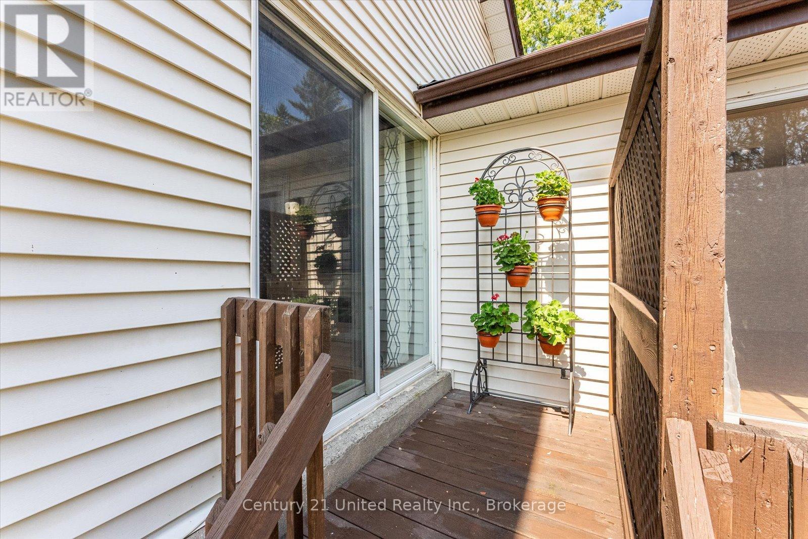 B - 556 Edison Avenue, Peterborough (Otonabee Ward 1), Ontario  K9J 4G5 - Photo 5 - X14103778